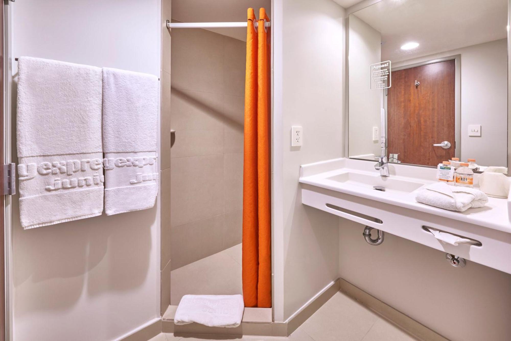City Express Junior By Marriott Puebla Finsa מראה חיצוני תמונה