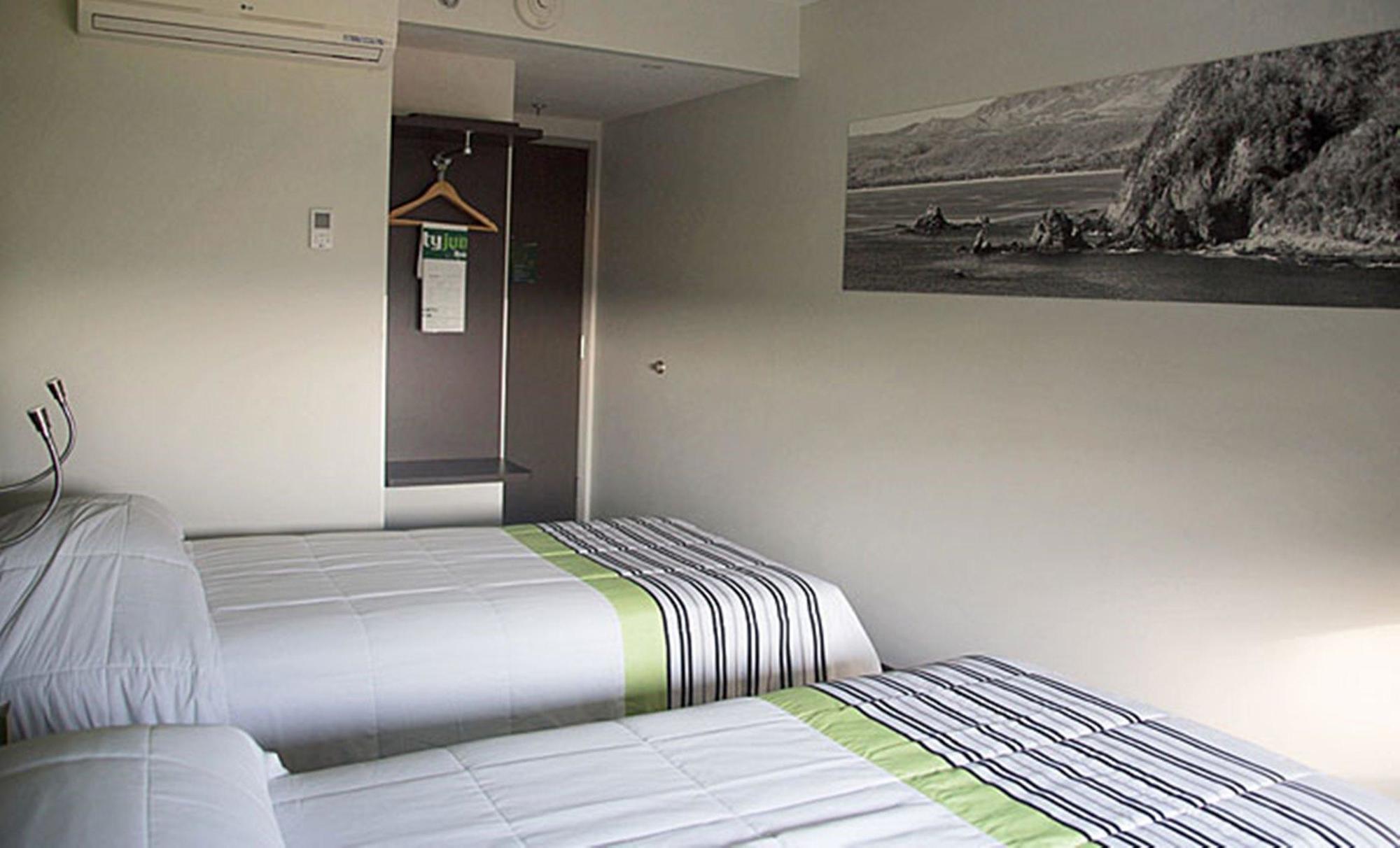 City Express Junior By Marriott Puebla Finsa מראה חיצוני תמונה